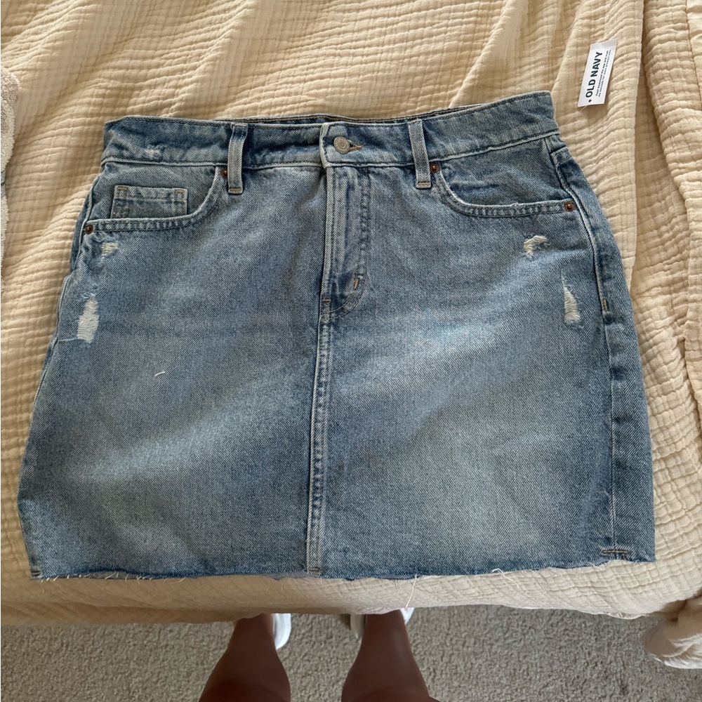 Old navy Brand new mini skirt! Was too big and couldn’t return it!